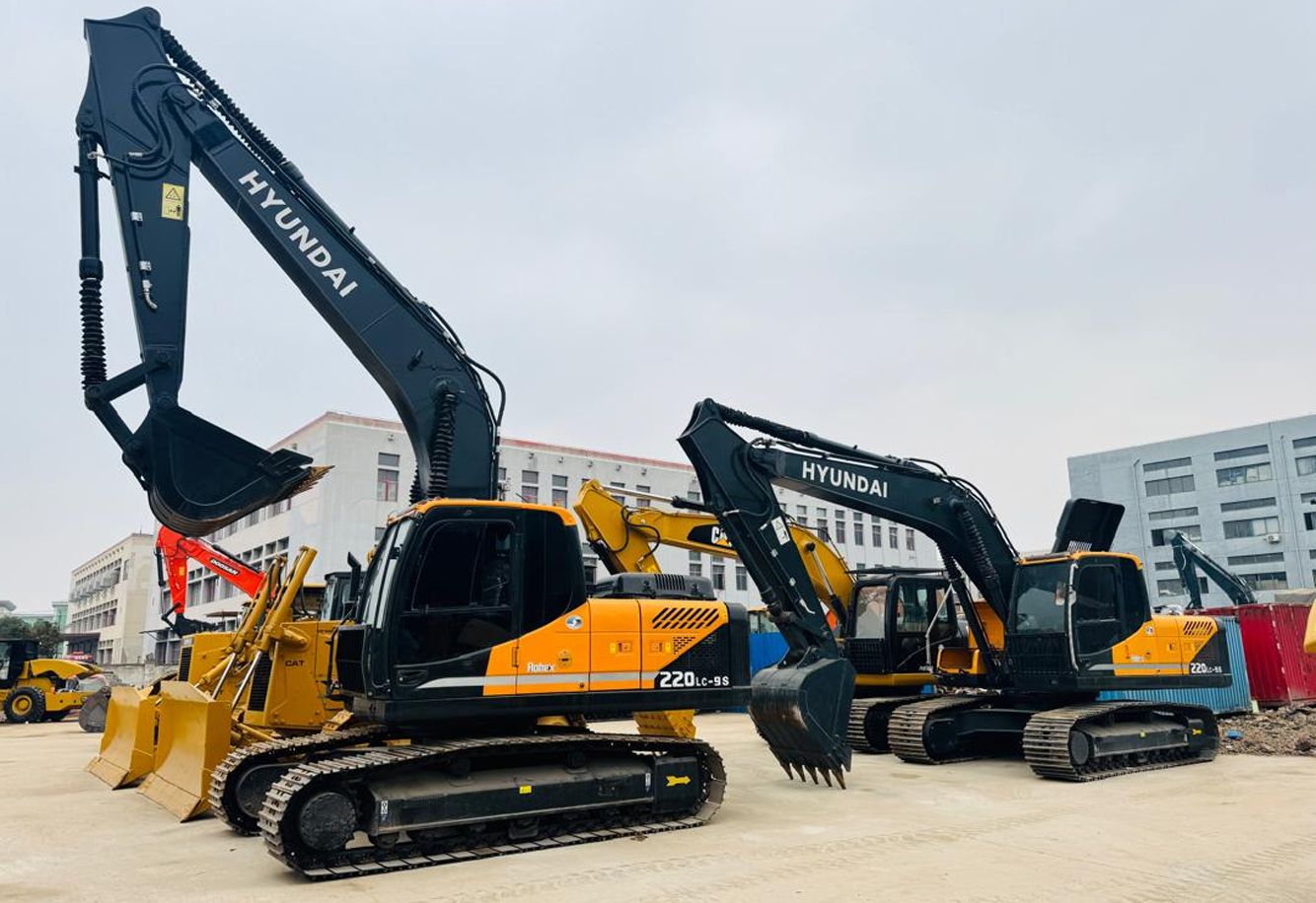 Used Hyundai Excavator 220